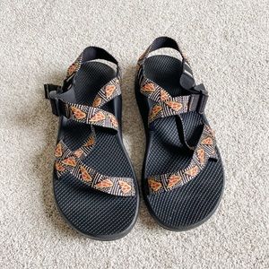 Mens chacos 11 with pizza straps